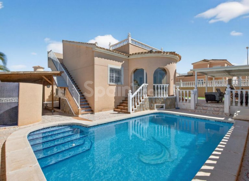 Bruktbolig - Villa -
Benijofar