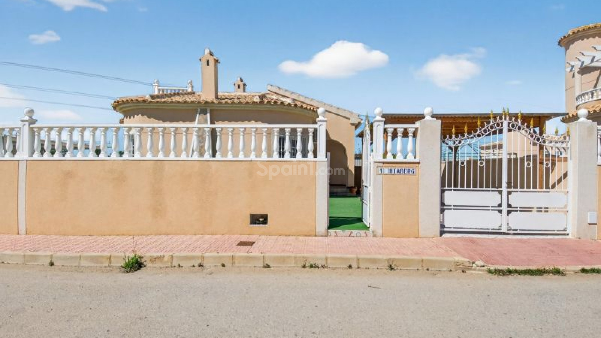 Bruktbolig - Villa -
Benijofar