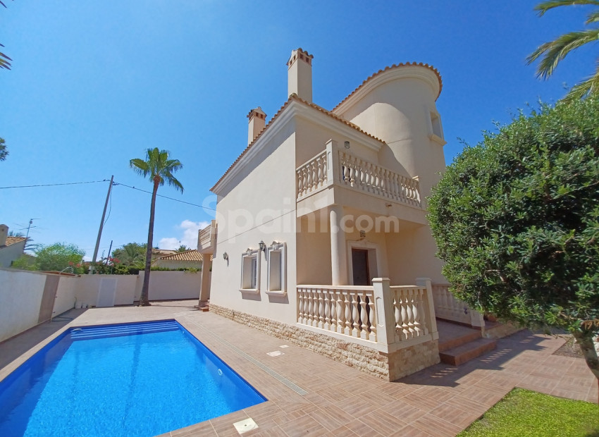 Bruktbolig - Villa -
Cabo Roig