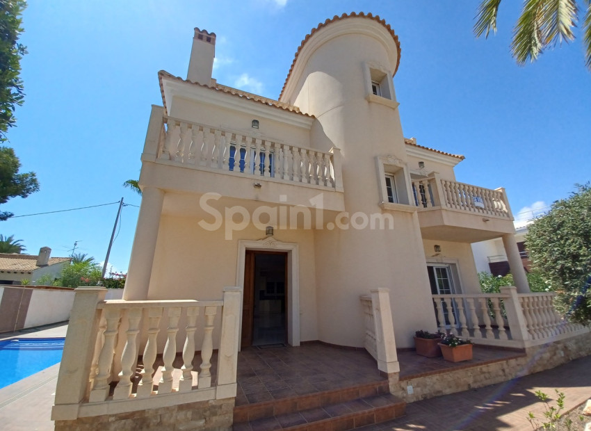 Bruktbolig - Villa -
Cabo Roig