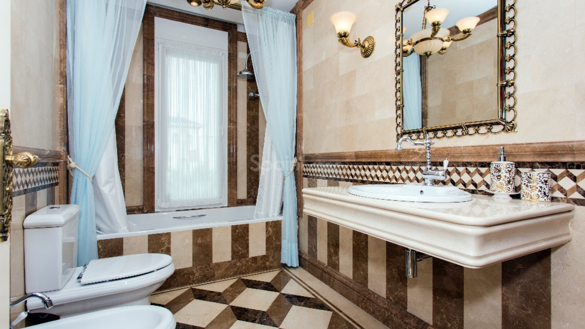 Bruktbolig - Villa -
Cabo Roig