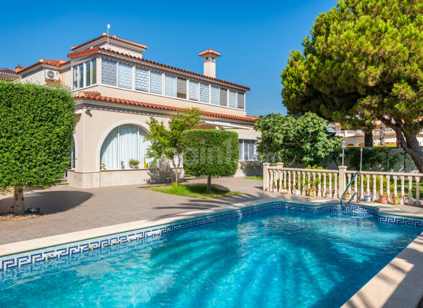 Bruktbolig - Villa -
Cabo Roig