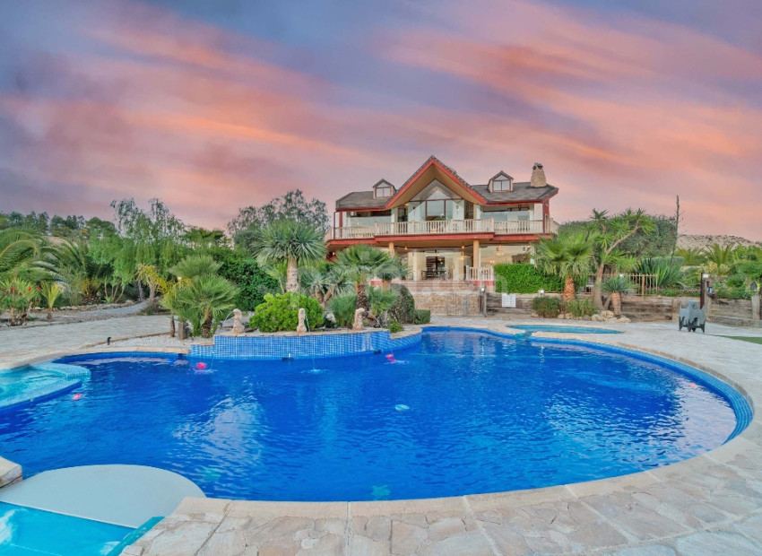 Bruktbolig - Villa -
Costa Blanca - Orihuela Costa