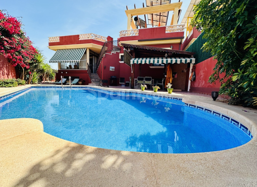 Bruktbolig - Villa -
Cuidad Quesada