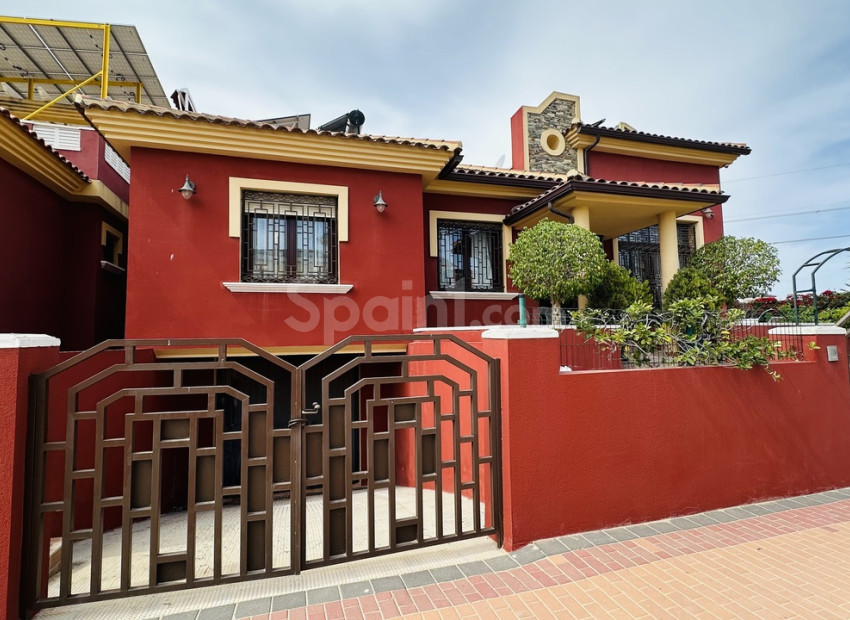 Bruktbolig - Villa -
Cuidad Quesada
