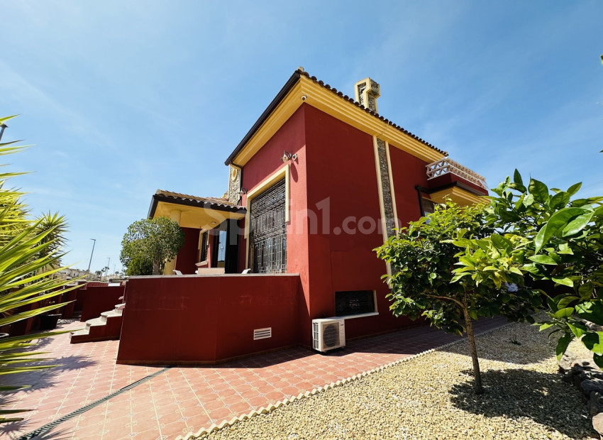 Bruktbolig - Villa -
Cuidad Quesada