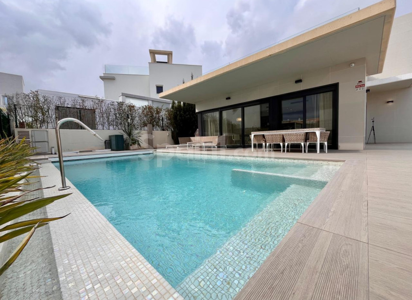 Bruktbolig - Villa -
Dehesa de Campoamor - Campoamor