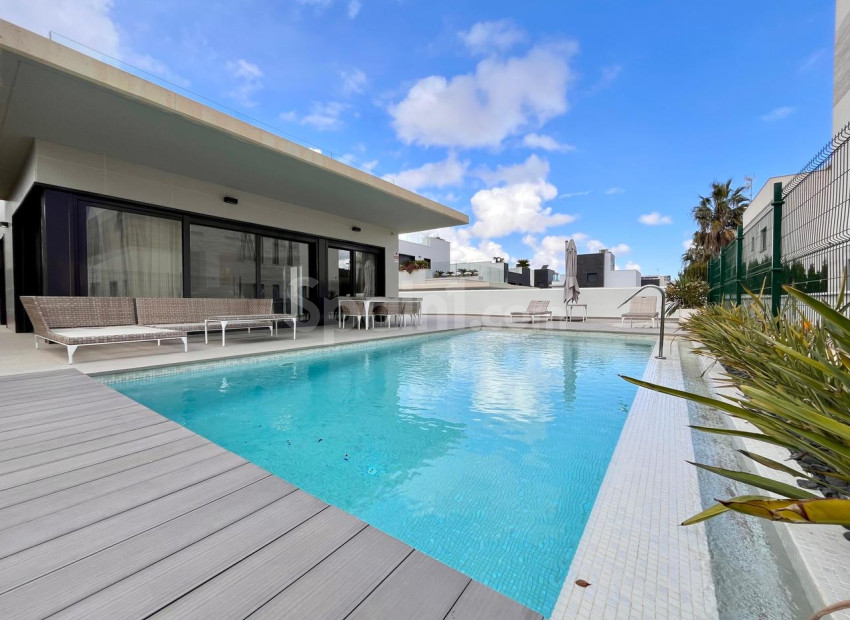 Bruktbolig - Villa -
Dehesa de Campoamor - Campoamor