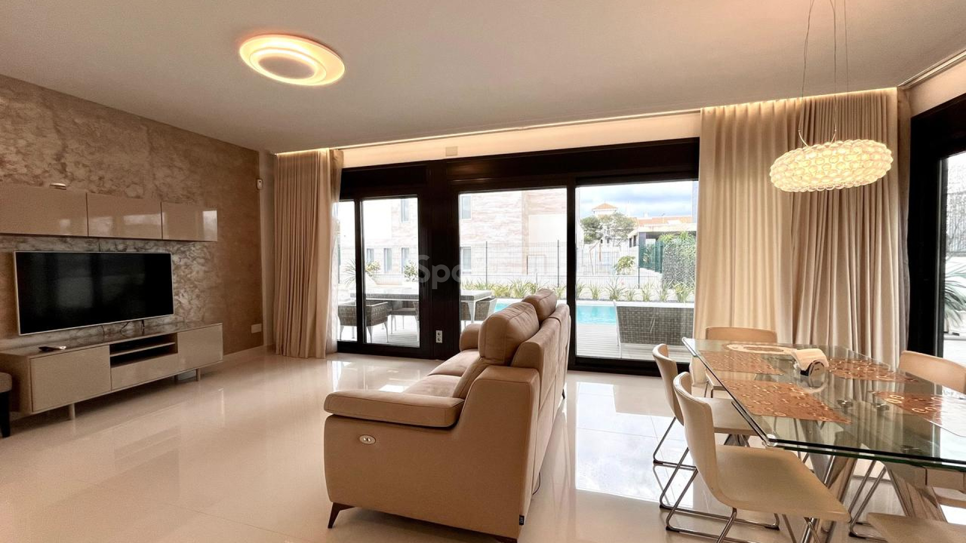 Bruktbolig - Villa -
Dehesa de Campoamor - Campoamor