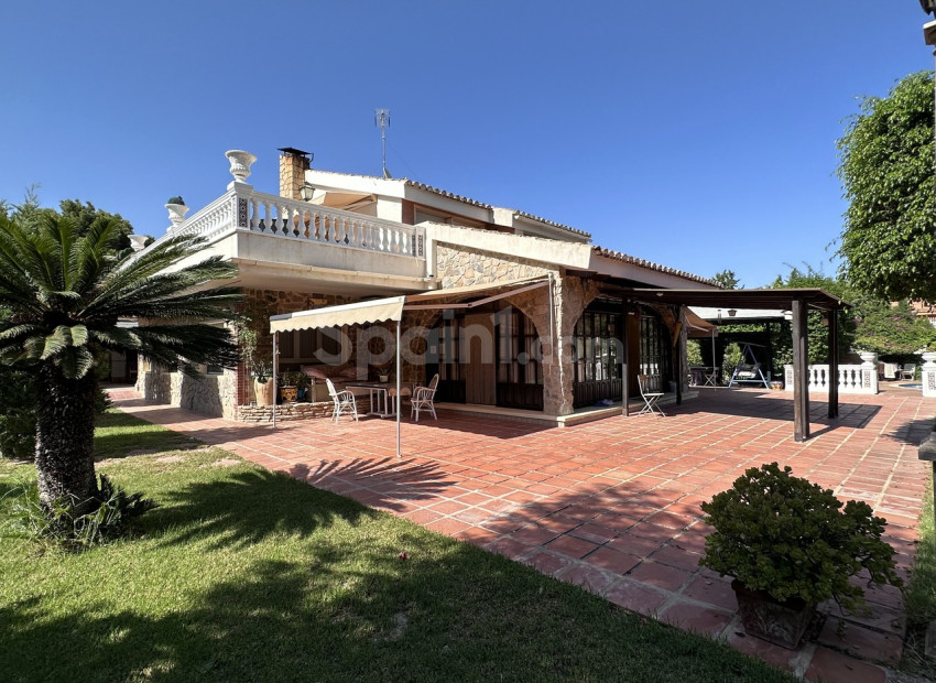 Bruktbolig - Villa -
Elche
