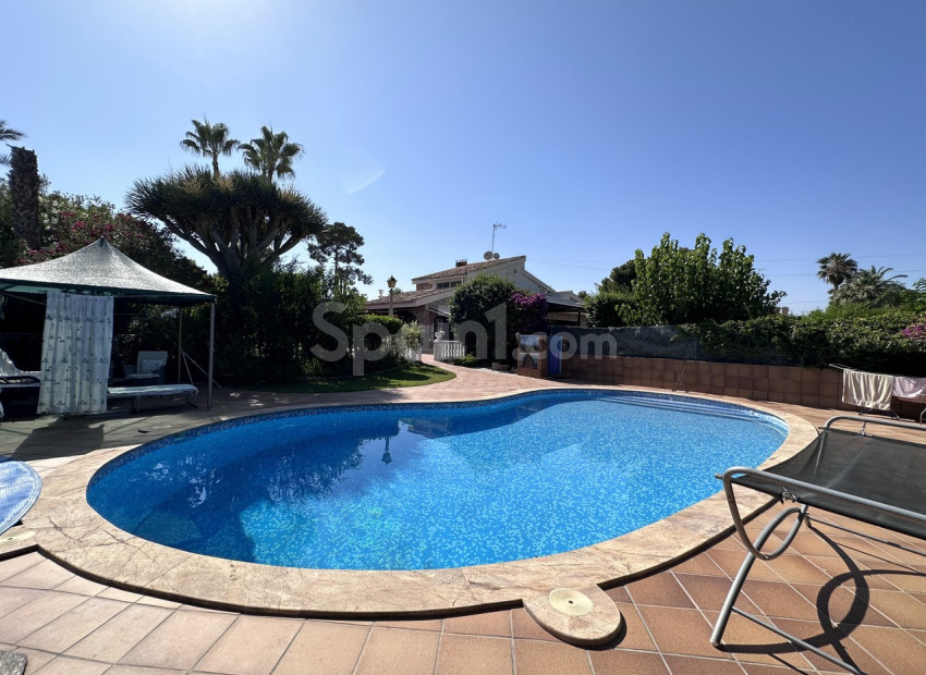 Bruktbolig - Villa -
Elche