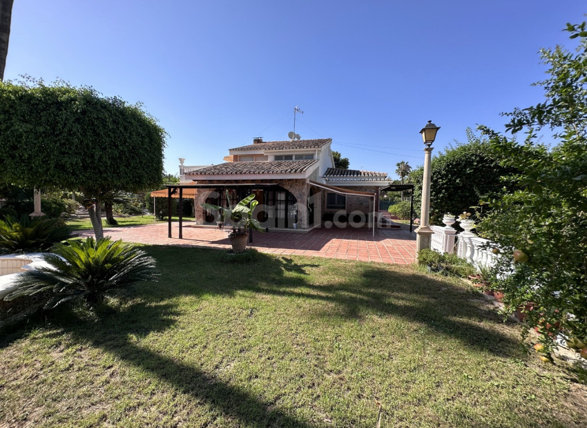Bruktbolig - Villa -
Elche