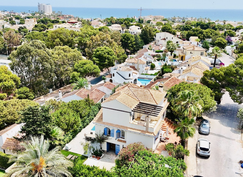 Bruktbolig - Villa -
La Zenia