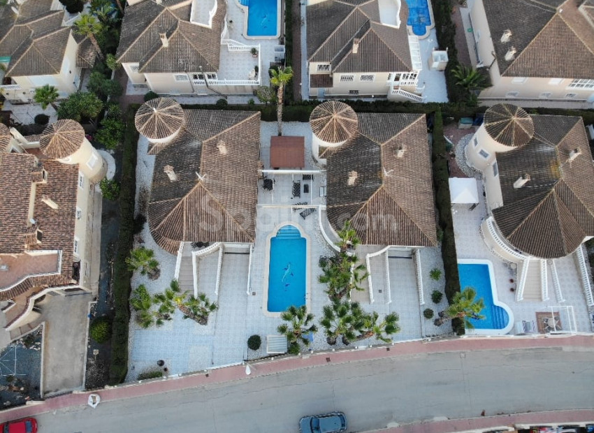 Bruktbolig - Villa -
ORIHUELA - Benferri