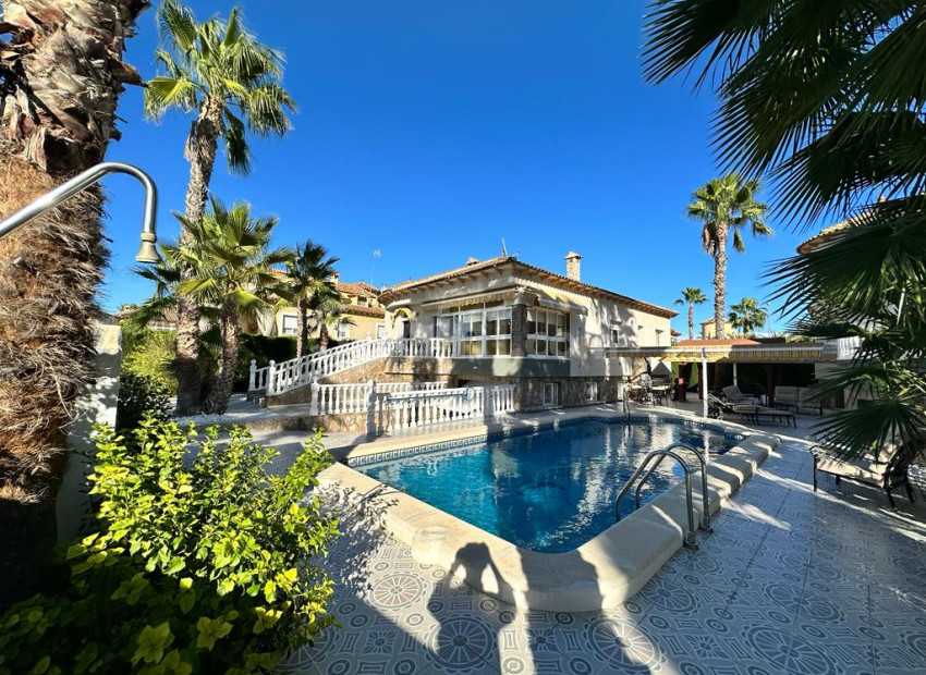 Bruktbolig - Villa -
ORIHUELA - Benferri