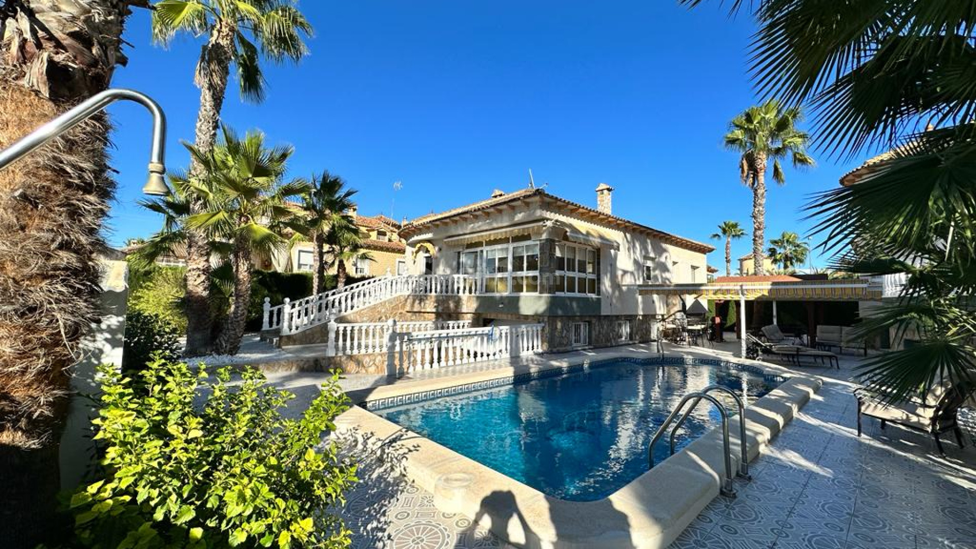 Bruktbolig - Villa -
ORIHUELA - Benferri