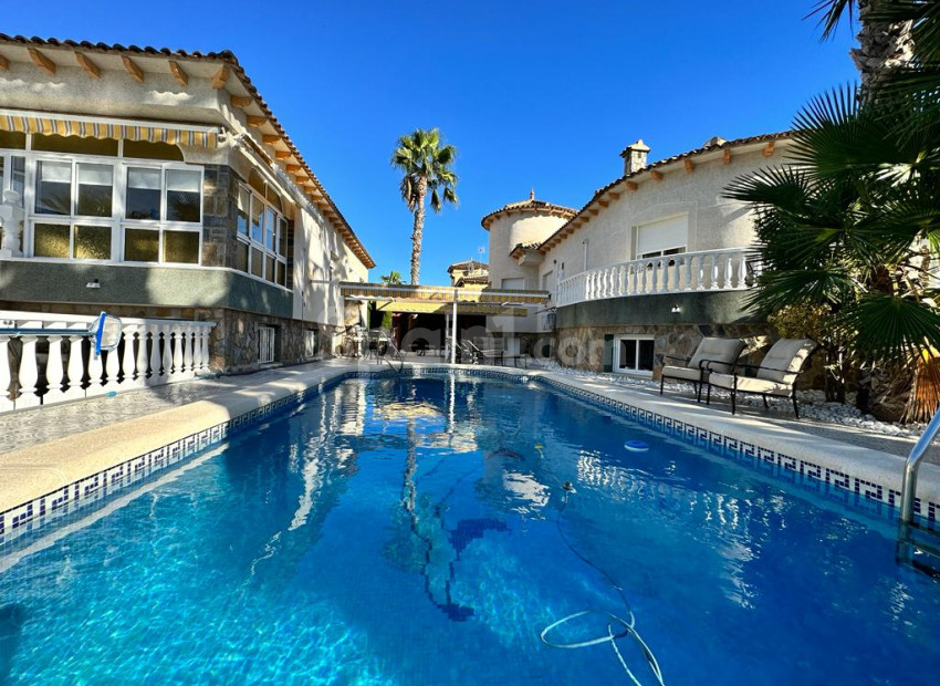 Bruktbolig - Villa -
ORIHUELA - Benferri