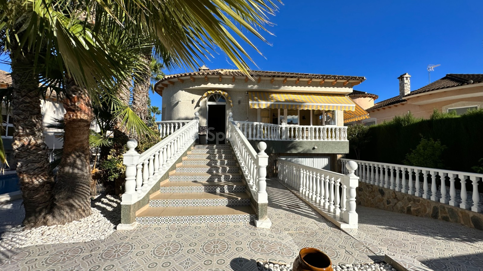 Bruktbolig - Villa -
ORIHUELA - Benferri