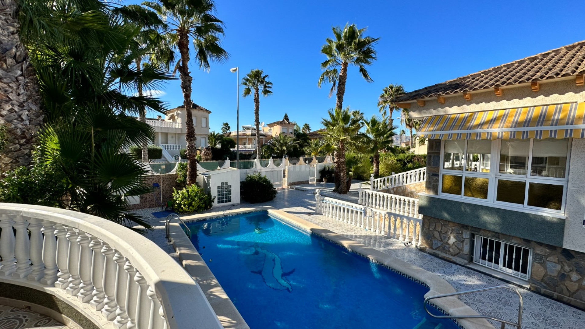 Bruktbolig - Villa -
ORIHUELA - Benferri