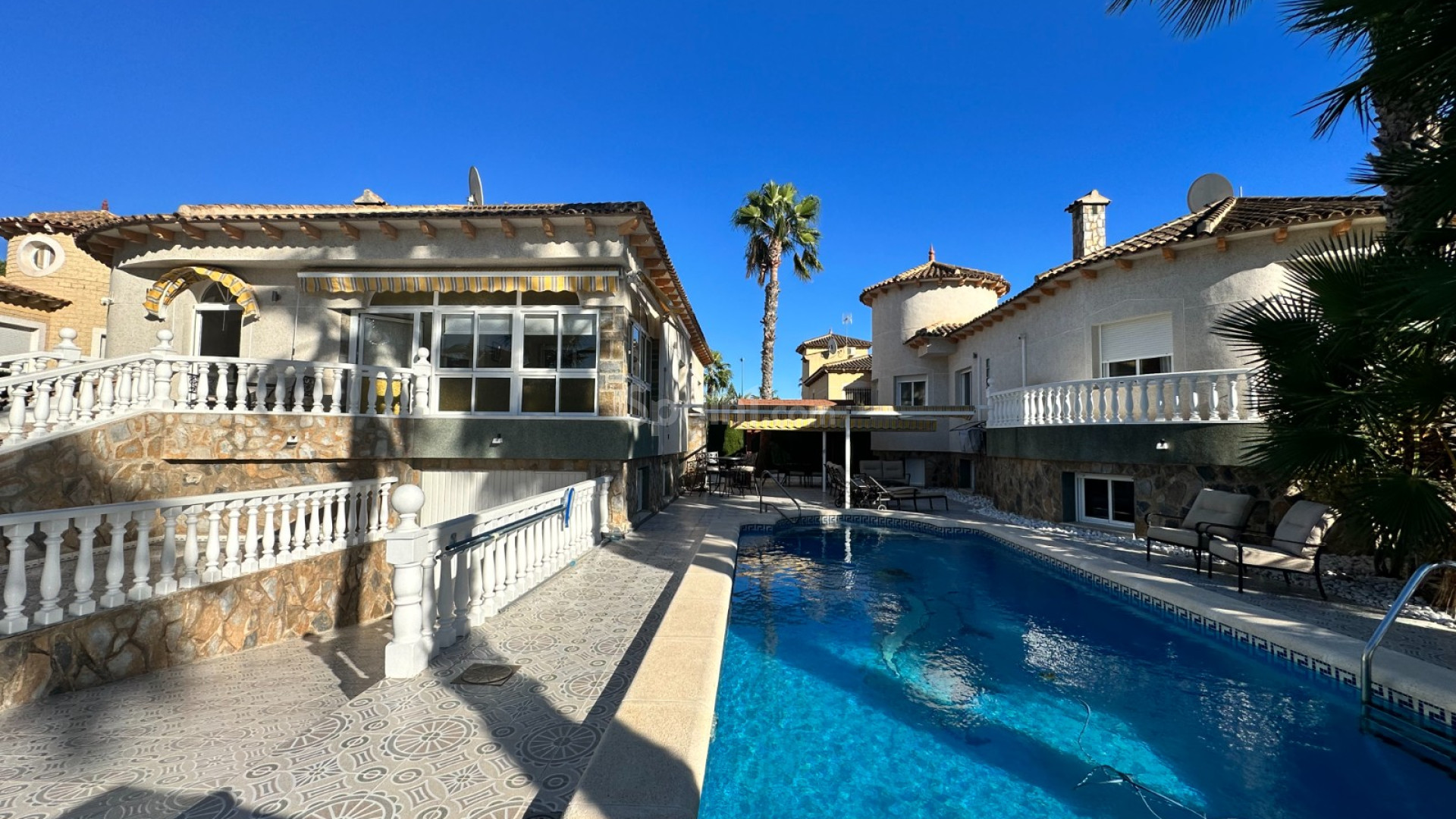 Bruktbolig - Villa -
ORIHUELA - Benferri