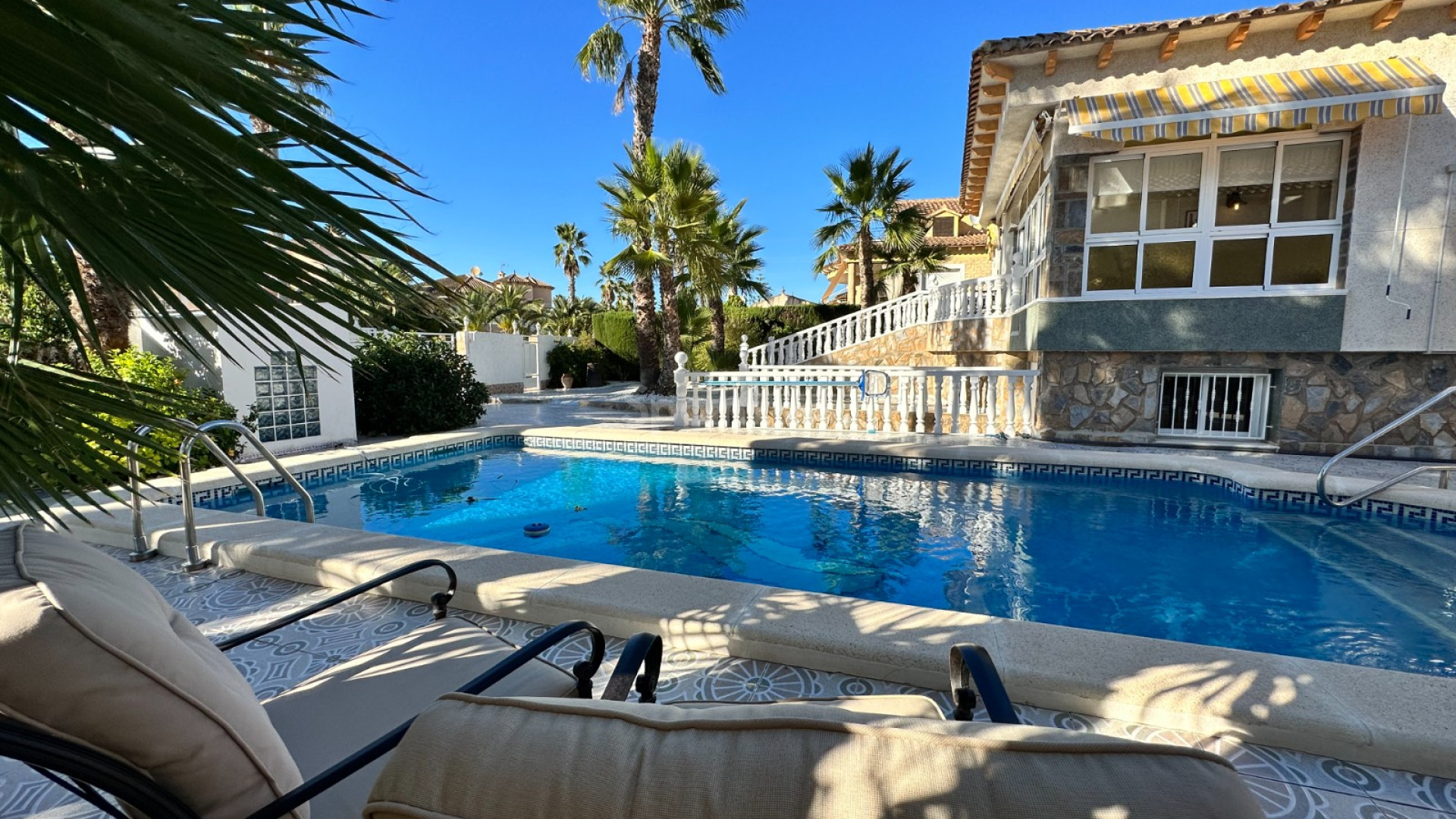 Bruktbolig - Villa -
ORIHUELA - Benferri