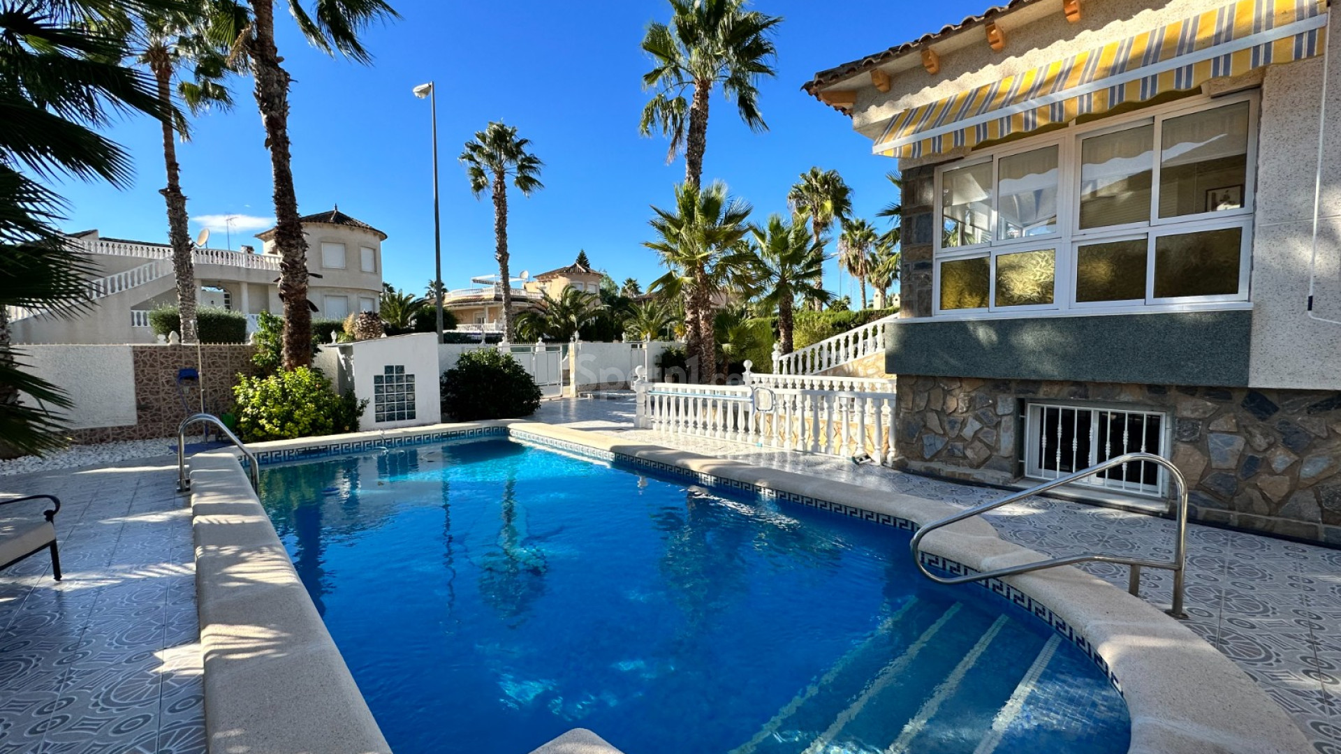 Bruktbolig - Villa -
ORIHUELA - Benferri