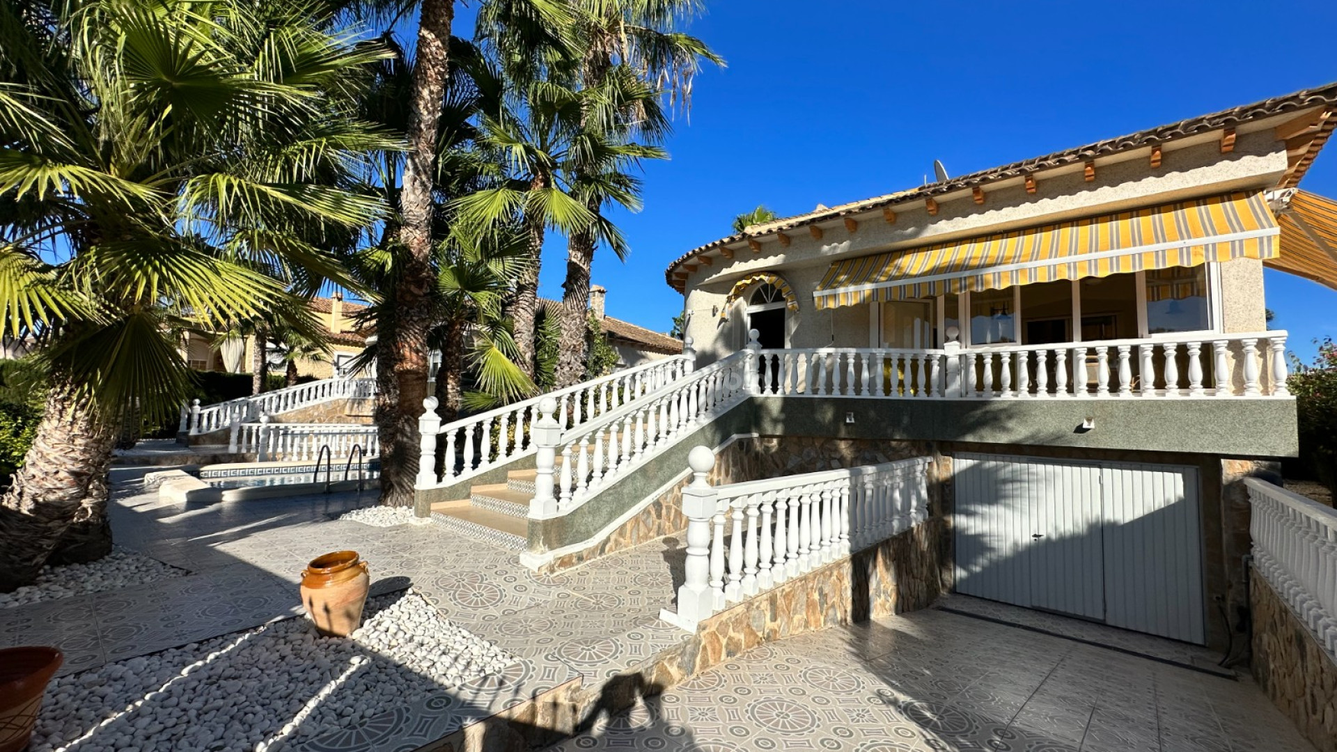 Bruktbolig - Villa -
ORIHUELA - Benferri