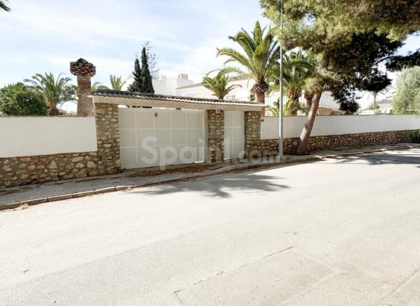Bruktbolig - Villa -
Orihuela Costa - La Zenia