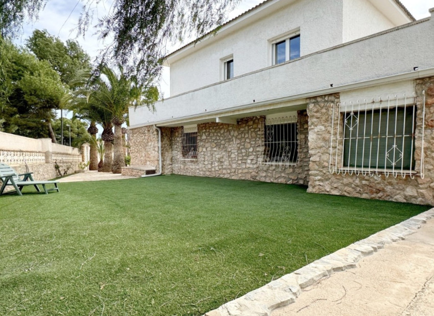 Bruktbolig - Villa -
Orihuela Costa - La Zenia