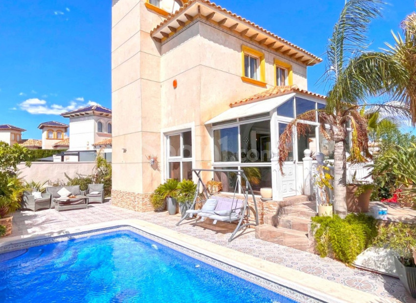 Bruktbolig - Villa -
Orihuela Costa - La Zenia