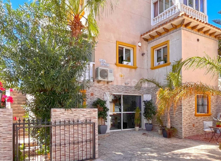 Bruktbolig - Villa -
Orihuela Costa - La Zenia