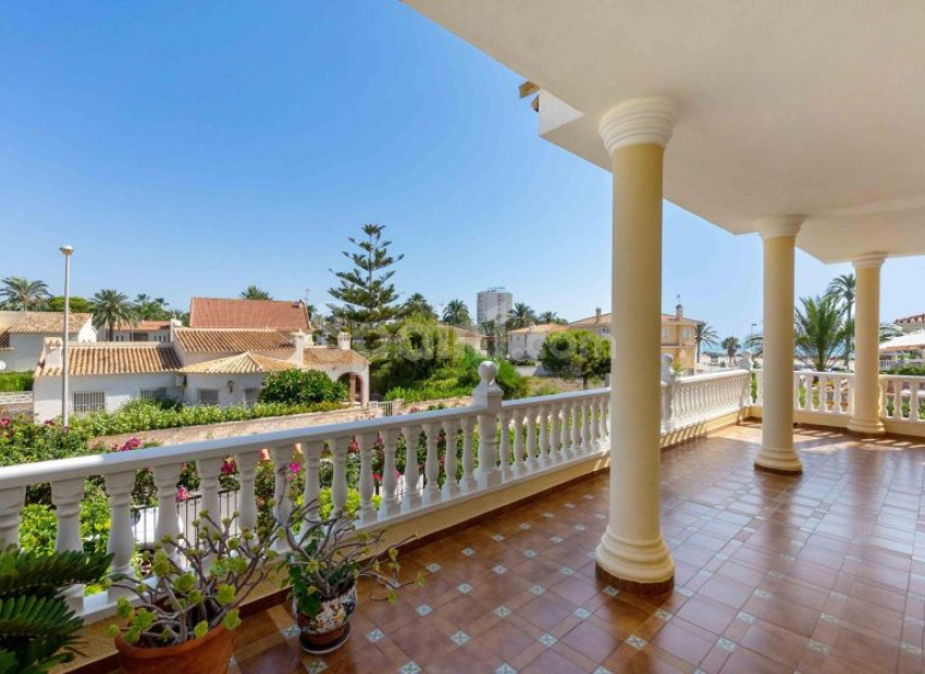 Bruktbolig - Villa -
Orihuela Costa - La Zenia