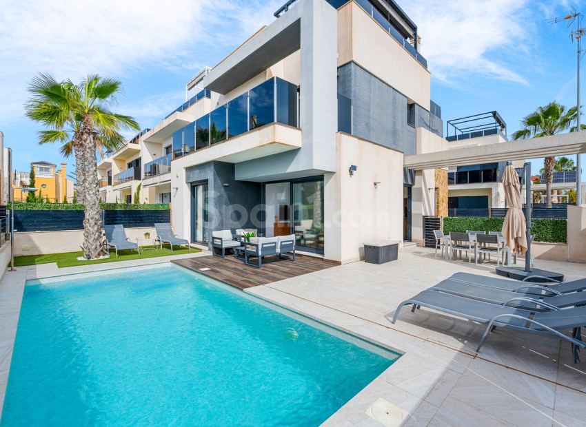 Bruktbolig - Villa -
Orihuela Costa - Lomas de Cabo Roig