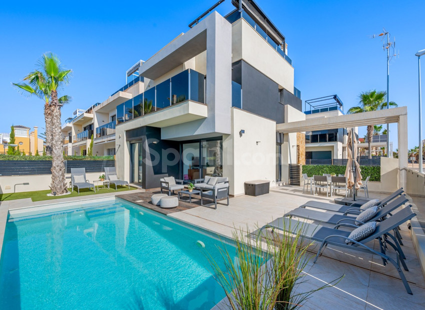 Bruktbolig - Villa -
Orihuela Costa - Lomas de Cabo Roig