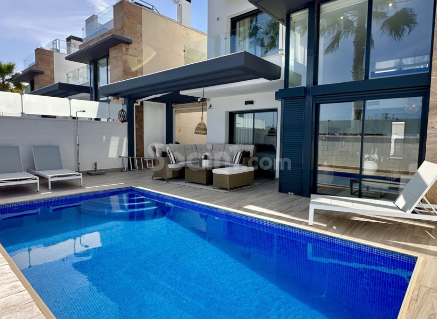 Bruktbolig - Villa -
Orihuela Costa - Lomas de Cabo Roig