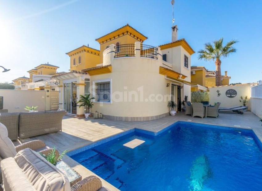 Bruktbolig - Villa -
Orihuela Costa - Los Altos