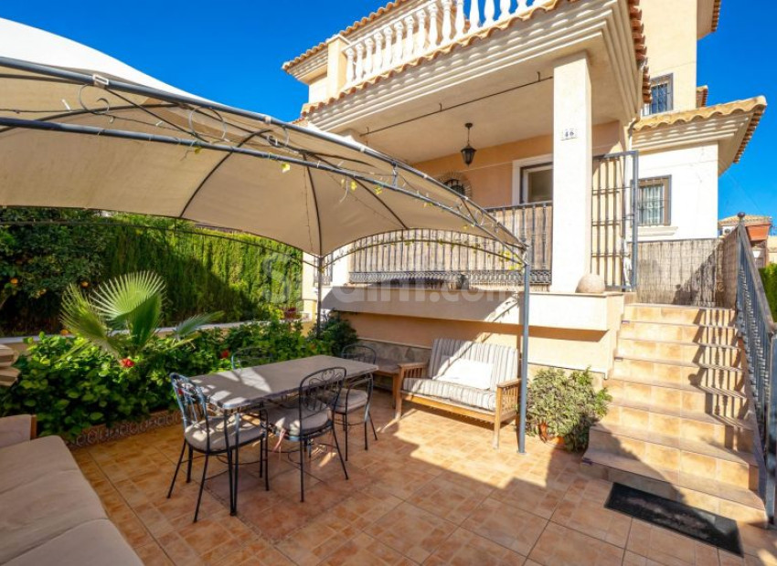 Bruktbolig - Villa -
Orihuela Costa - Los Altos