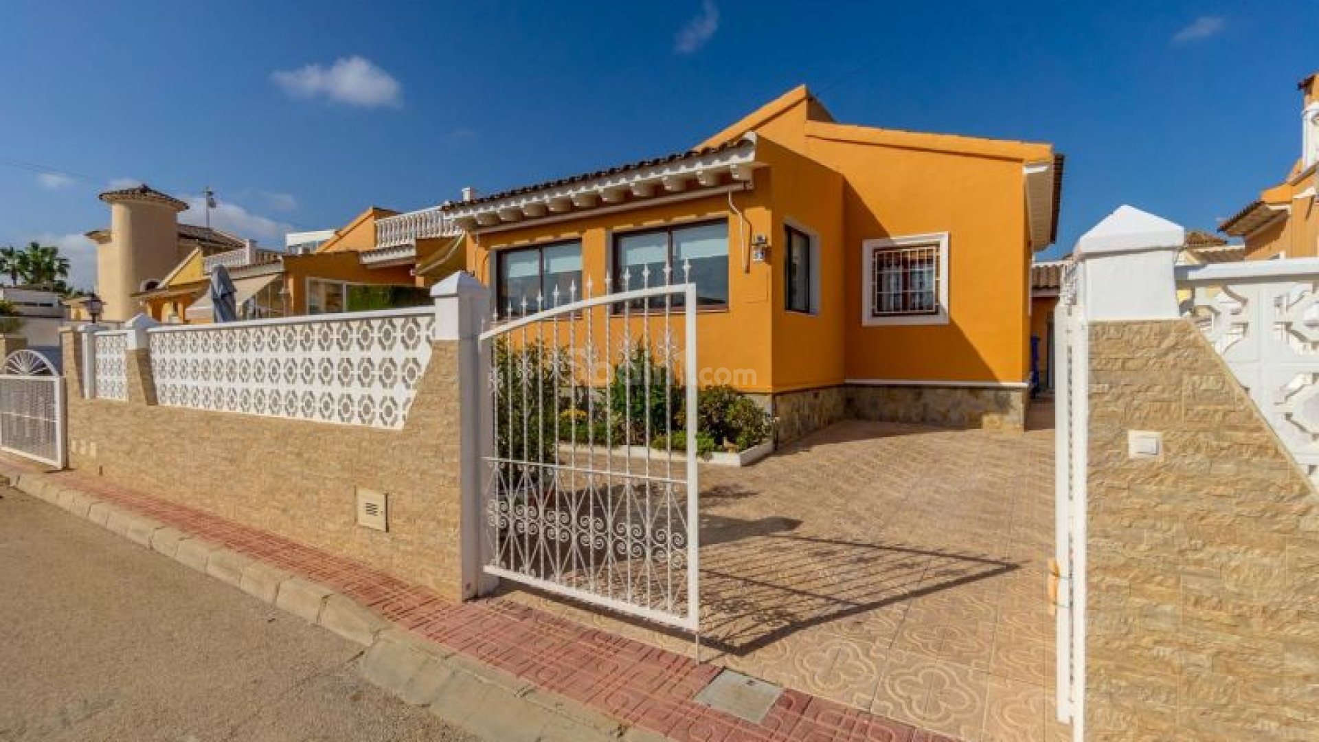 Bruktbolig - Villa -
Orihuela Costa - Punta Prima