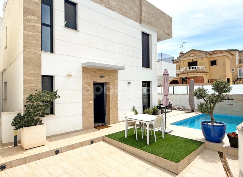 Bruktbolig - Villa -
Orihuela Costa - Villamartín