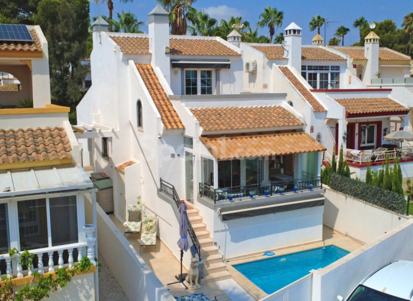 Bruktbolig - Villa -
Orihuela Costa - Villamartin