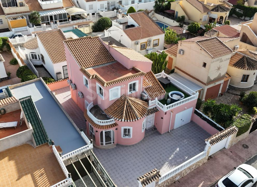 Bruktbolig - Villa -
Playa Flamenca