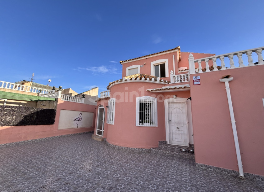 Bruktbolig - Villa -
Playa Flamenca