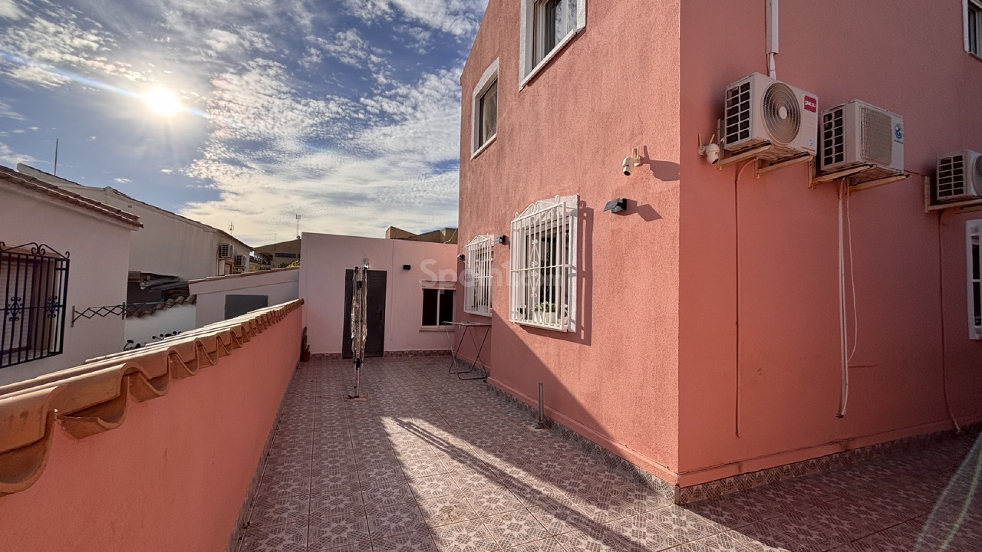 Bruktbolig - Villa -
Playa Flamenca