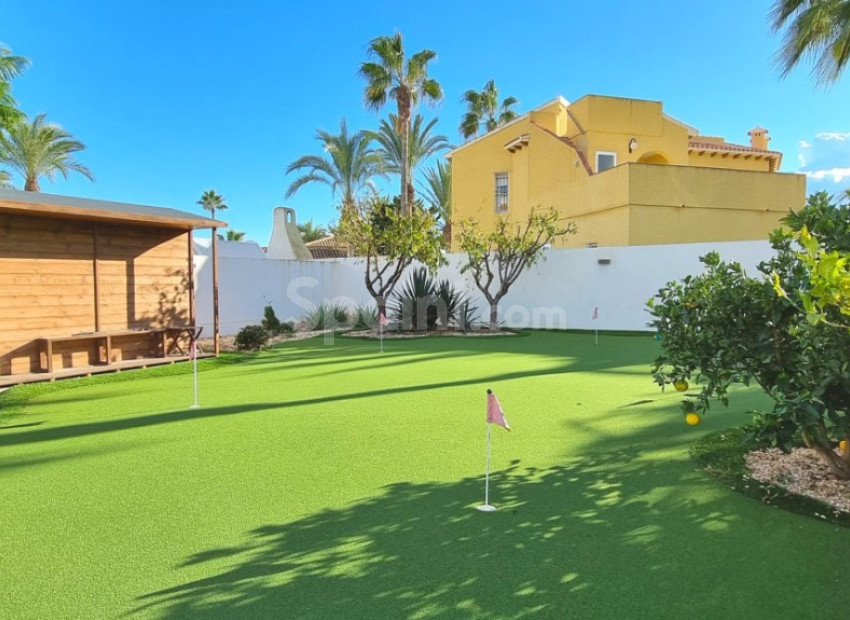 Bruktbolig - Villa -
Playa Flamenca