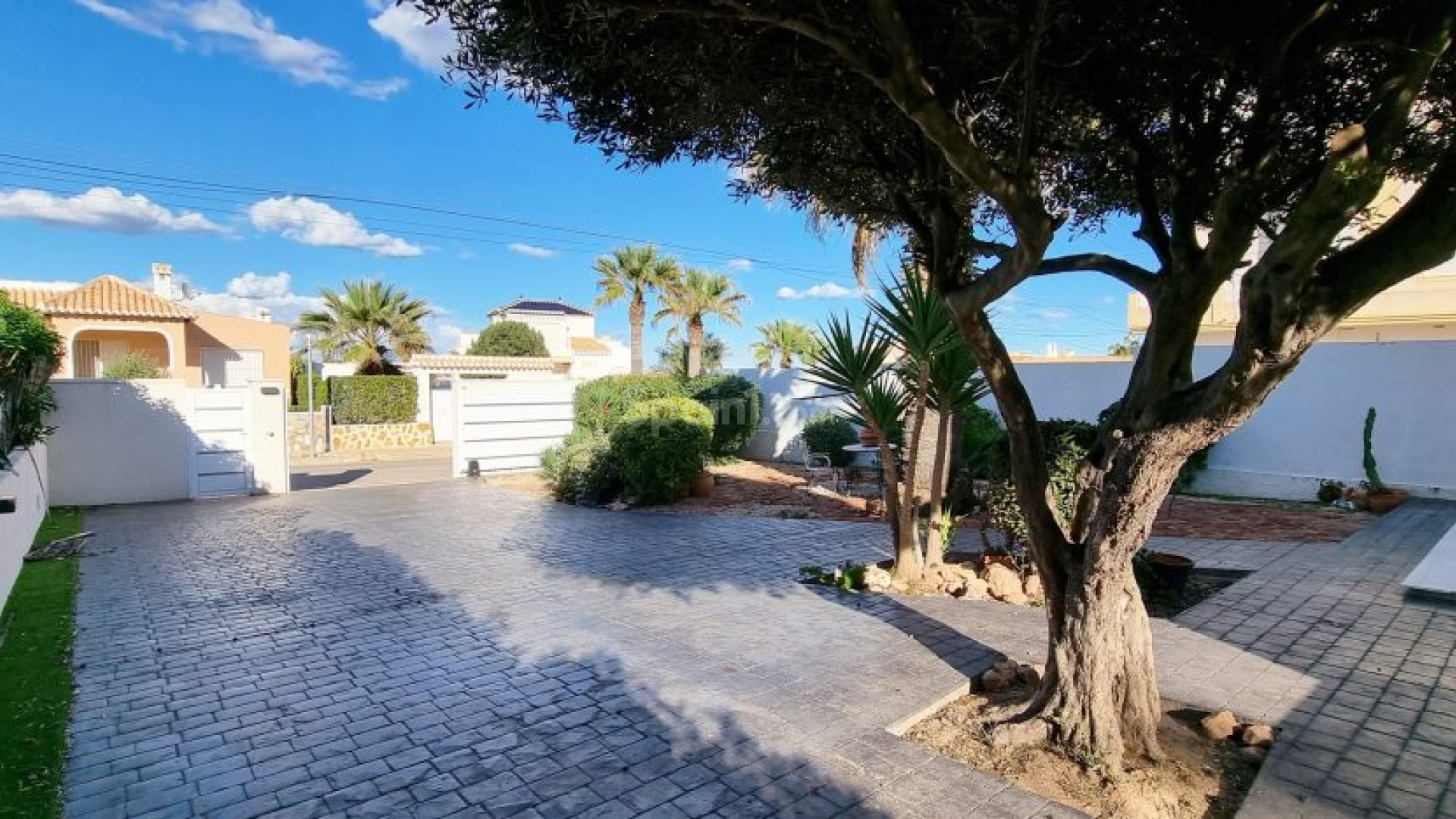 Bruktbolig - Villa -
Playa Flamenca