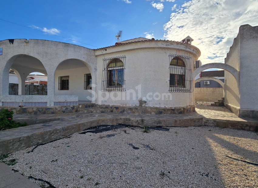 Bruktbolig - Villa -
TORREVIEJA - El Chaparal