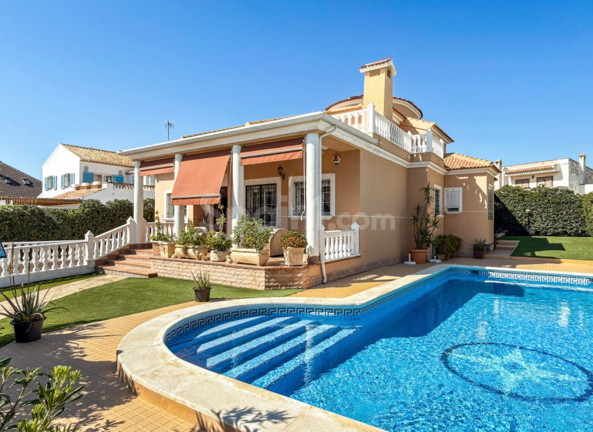 Bruktbolig - Villa -
Torrevieja - Torrelamata - La Mata