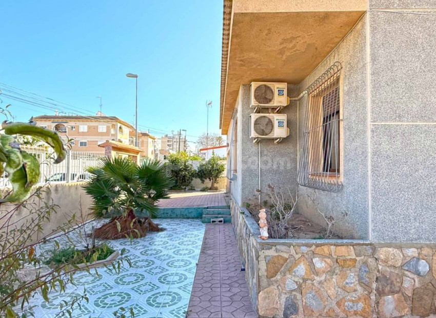 Bruktbolig - Villa -
Torrevieja
