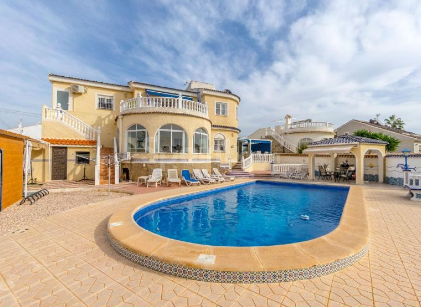 Bruktbolig - Villa -
Torrevieja