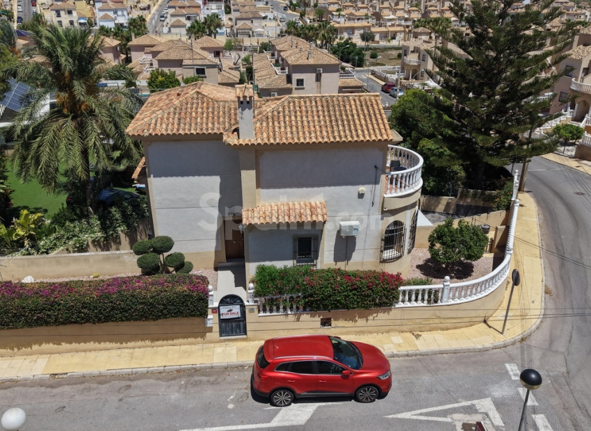 Bruktbolig - Villa -
Villamartín - Costa Blanca